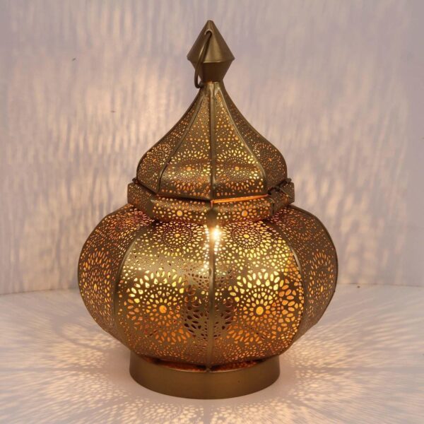 Trendy Online Winkel met Selectie van Unieke Items 72 Marokkaanse Gohar lamp in antiek‑goud met oosters schaduwspel